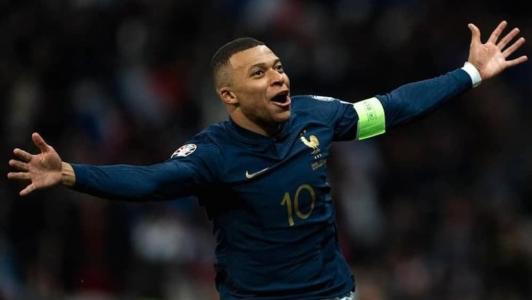 Mbappé chega aos 300 gols aos 24 anos