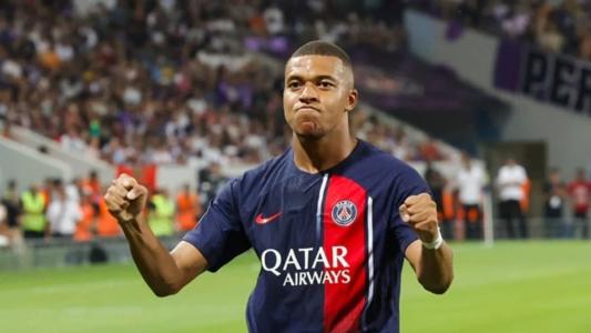 Mbappé fez o gol do empate entre PSG e Toulouse neste sábado (19)