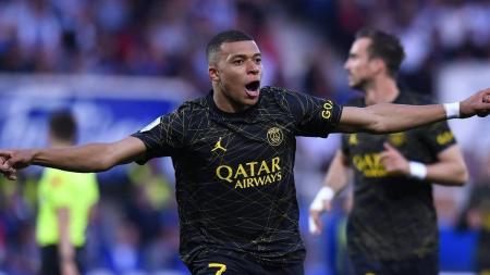 Mbappé marca dois e deixa PSG perto do título