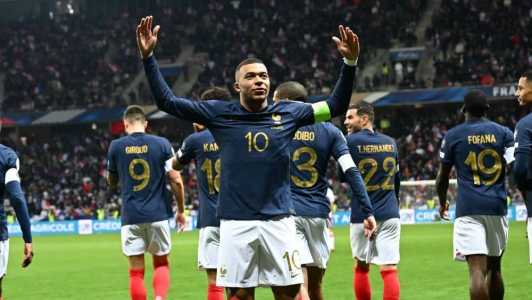 Mbappé marcou três dos 14 gols da partida