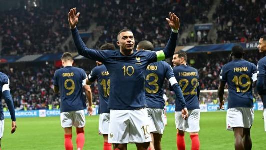 Mbappé marcou três dos 14 gols da partida