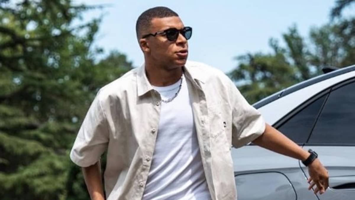 Mbappé receberá bônus de R$ 208 milhões do PSG se não for vendido nesta segunda (31); entenda