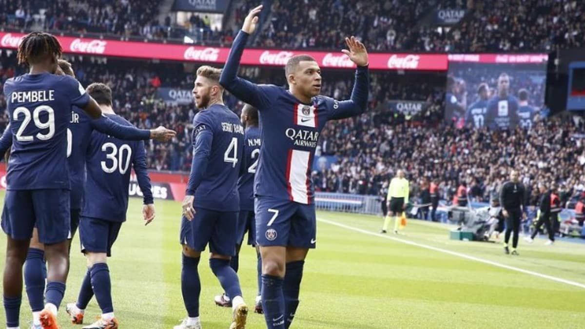 Mbappé deseja ficar no PSG até o fim da temporada, diz jornal