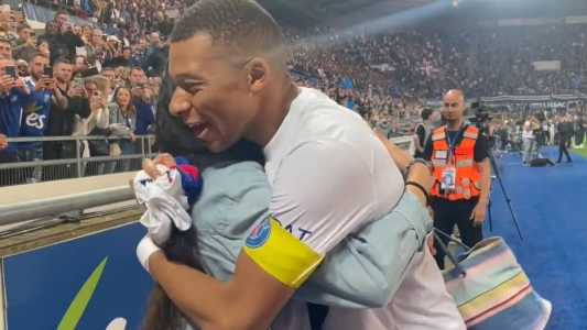 Mbappé se desculpou com a torcedora