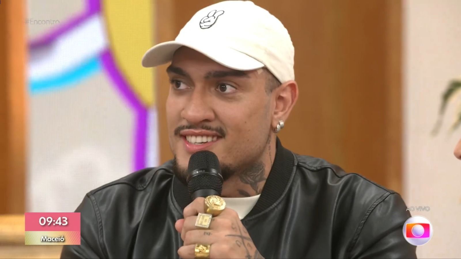 Fora do BBB 24, MC Binn relembra drama pessoal e emociona mãe