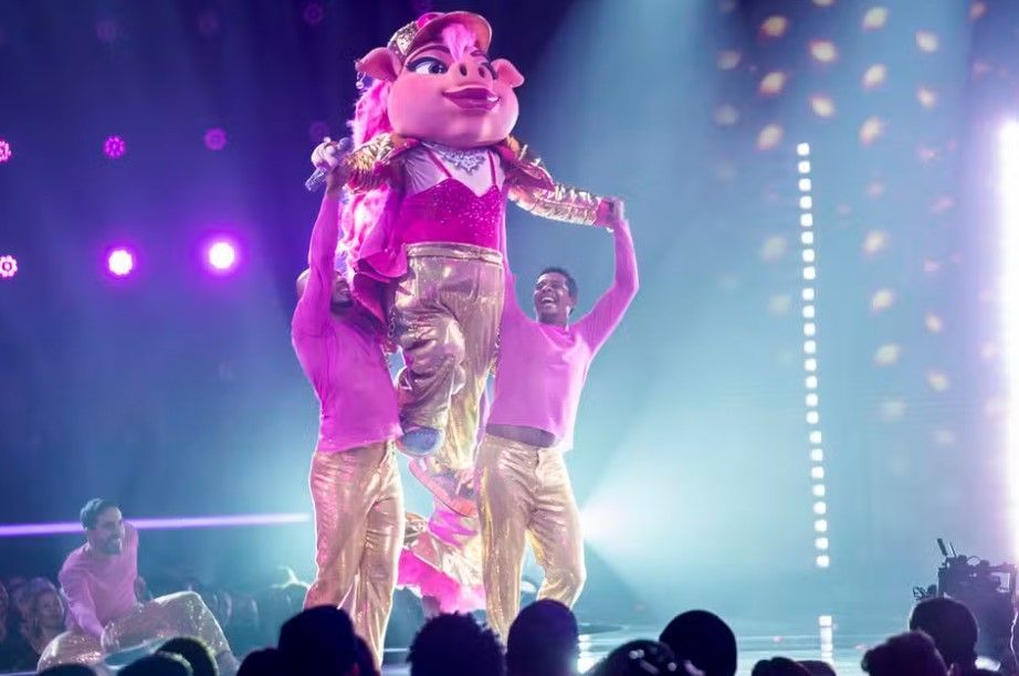 MC Porquinha é desmascarada no 'The Masked Singer Brasil'; saiba quem