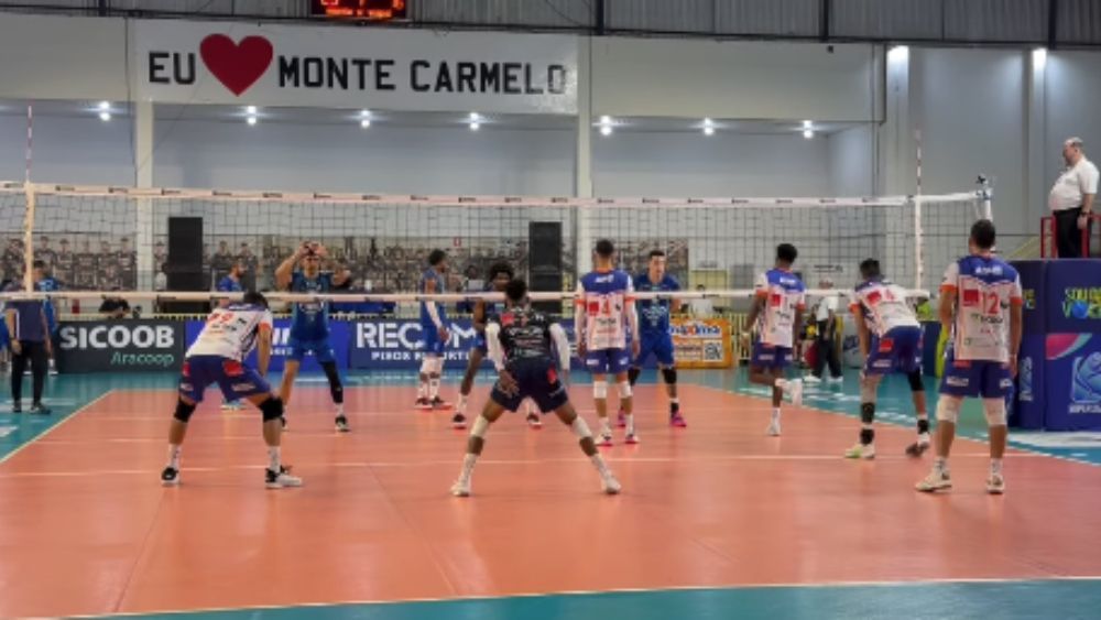 Monte Carmelo domina São José, vence e entra no G8 da Superliga Masculina