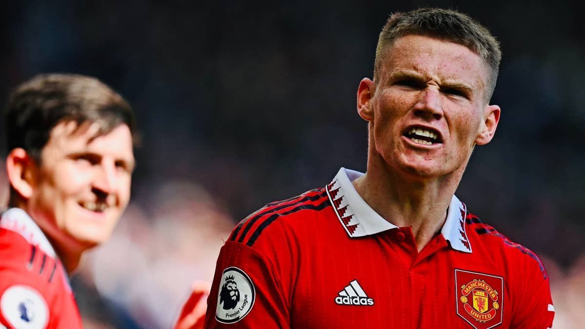 Manchester United domina Everton e vence pela Premier League