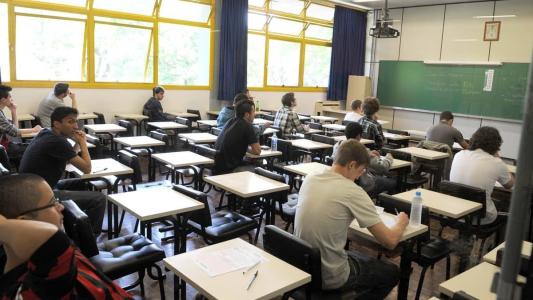 MEC divulga possível aumento de 33% na carga horária do ensino básico.
