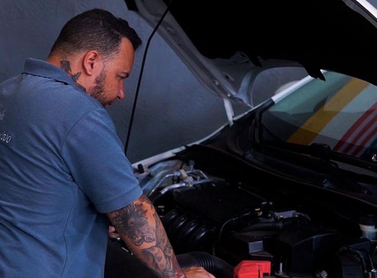 Mais etanol na gasolina vai aumentar defeito em carros, alerta mecânico