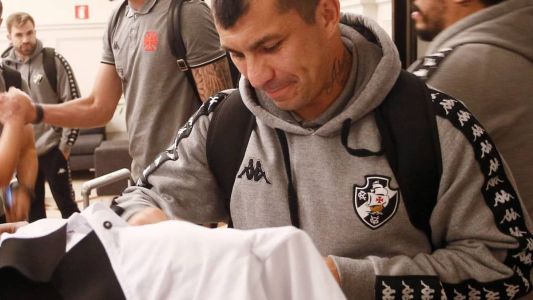 Medel é o capitão do Vasco diante do Red Bull Bragantino