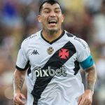 Capitão do Vasco, Medel vê time superior e se rende a torcida: 'Coisa de loucos'