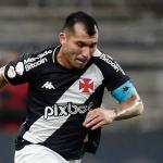 Absolvido pelo STJD, Medel reforça o Vasco em clássico contra o Flamengo