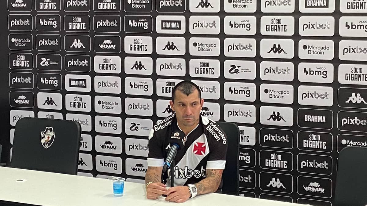 Medel é apresentado de forma oficial no Vasco: 'A situação vai mudar'