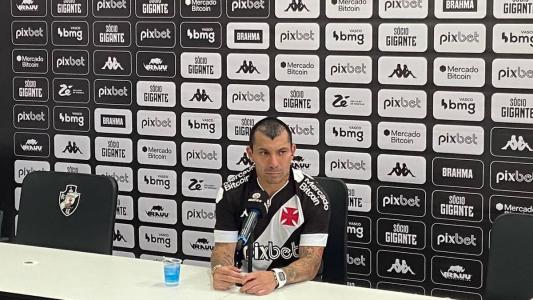 Medel foi apresentado oficialmente como novo reforço do Vasco