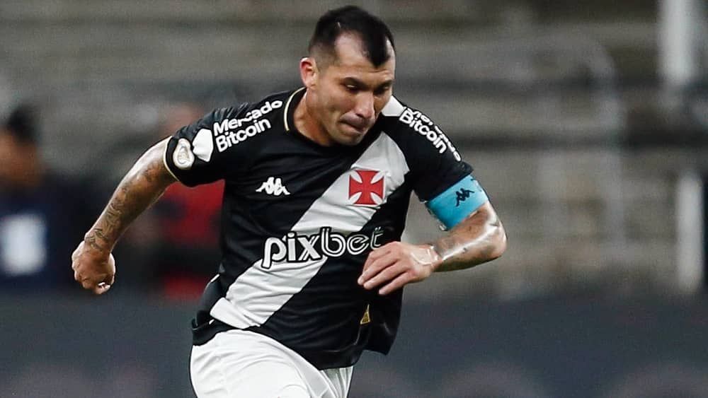 Vasco: Medel retorna ao Brasil e está confirmado para duelo com o Cruzeiro