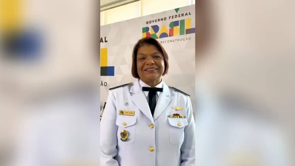 Médica entra para a história da Marinha ao ser a primeira negra promovida a oficial-general