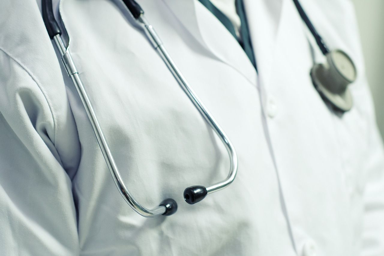 Médico é investigado por importunação sexual durante consulta em Juiz de Fora