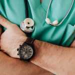 Governo vai aumentar a oferta de médicos em regiões distantes; confira
