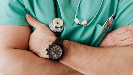 Médicos brasileiros que se formaram no exterior terão a possibilidade de validar seus diplomas