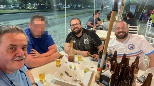Médicos no quiosque na Barra da Tijuca