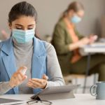 PUC Minas recomenda volta do uso de máscara em locais fechados da universidade