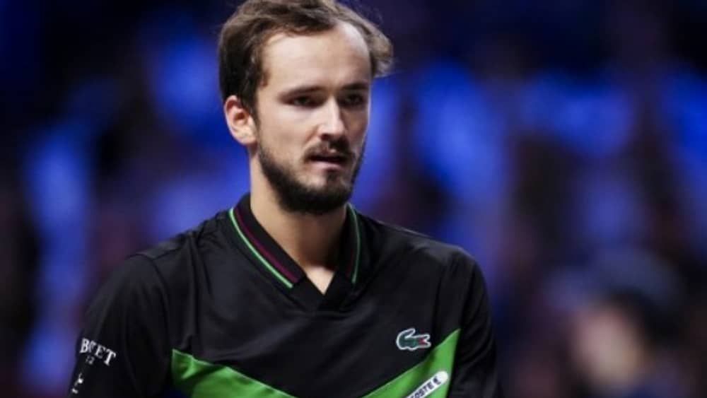 Medvedev vence Tsitsipas e defende título do ATP 500 de Viena diante de Sinner