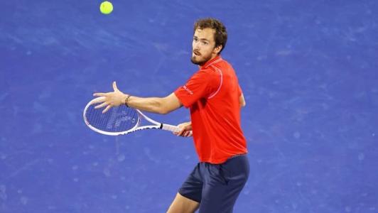 Medvedev venceu Rublev por 2 sets a 0 em Dubai