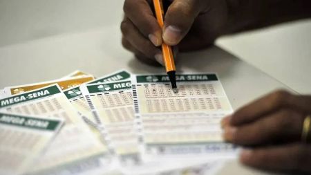 Mega-Sena 2541: números foram sorteados nesta terça-feira (22)