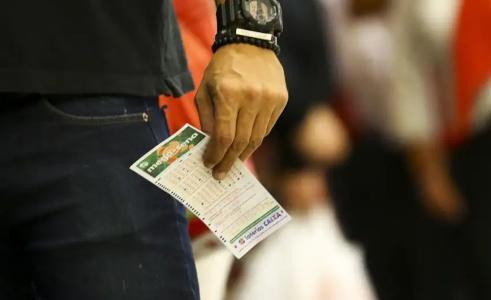 Foto mostra volante da Mega-Sena