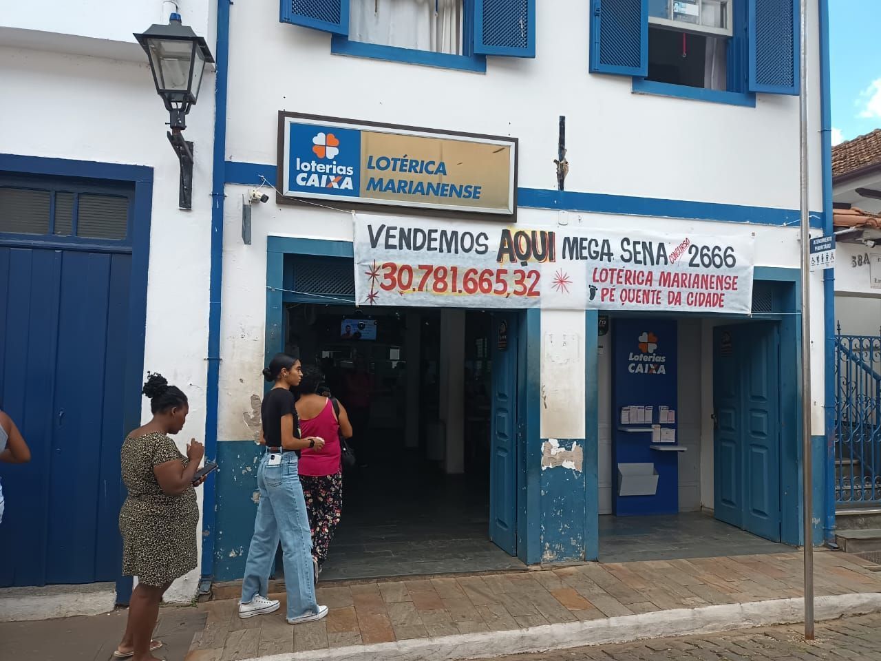 Sortudo de Mariana que faturou R$ 30 milhões na Mega-Sena retira o prêmio