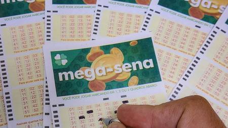 Mega-Sena pode pagar R$ 3 milhões neste sábado (7)