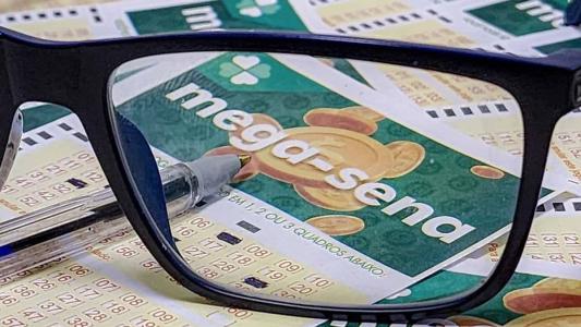 Mega-Sena pode pagar R$ 115 milhões neste sábado (12)