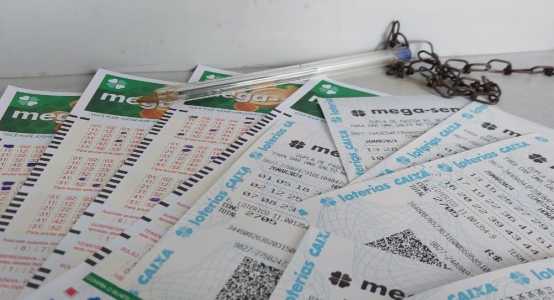 Segundo a Caixa, a probabilidade de uma aposta simples acertar as seis dezenas é de 1 em 50.063.860.