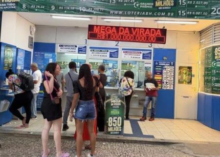 Apostadores lotam lotéricas do Brasil