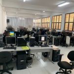 Sessenta pessoas são levadas para depor após serem encontradas em megacentral do golpe, em Guarulhos (SP)