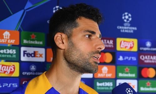 Mehdi Taremi em entrevista antes de jogo da Uefa Champions League 2024/2025