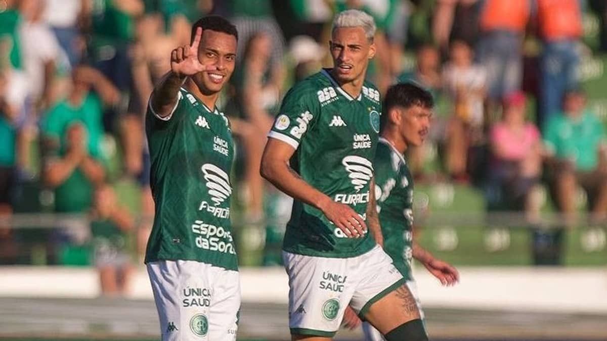 Emprestado pelo Atlético, Bruninho faz golaço em vitória do Guarani; veja