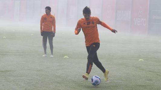 Meia Maurício pode retornar à titularidade diante do River Plate