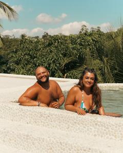 Gominho e Preta Gil durante viagem.