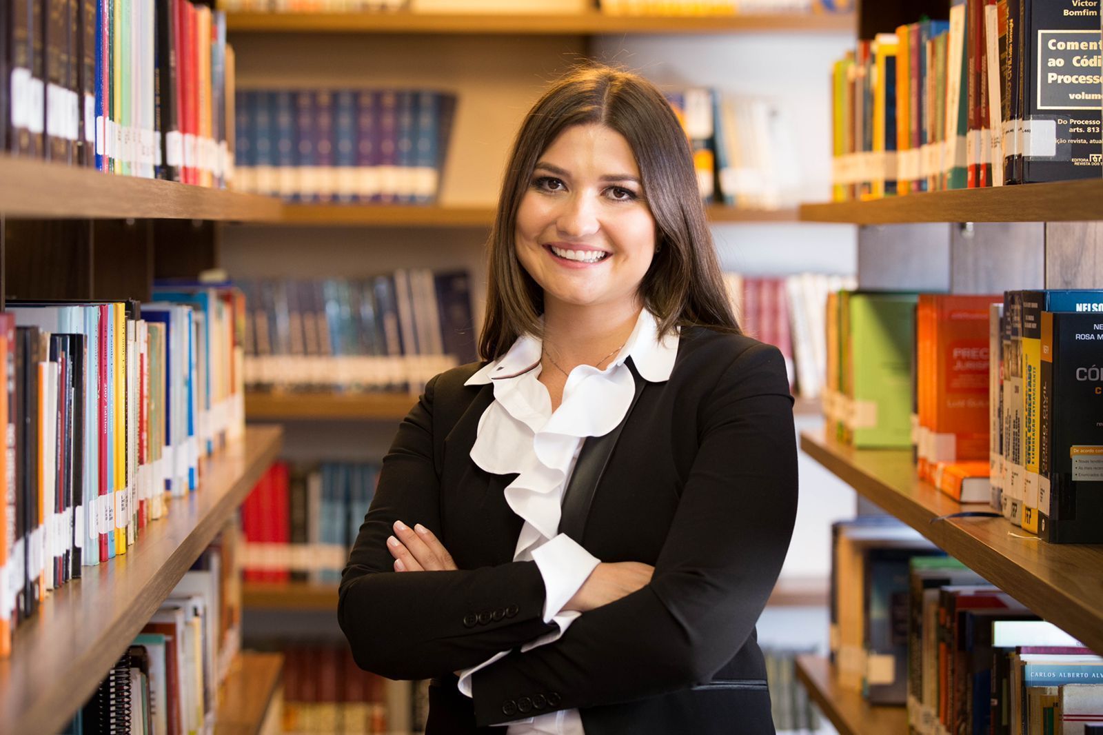 Filha de ministro do STF é alvo de cusparada e xingamentos em universidade