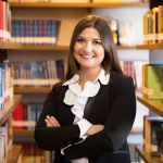 Filha de ministro do STF é alvo de cusparada e xingamentos em universidade