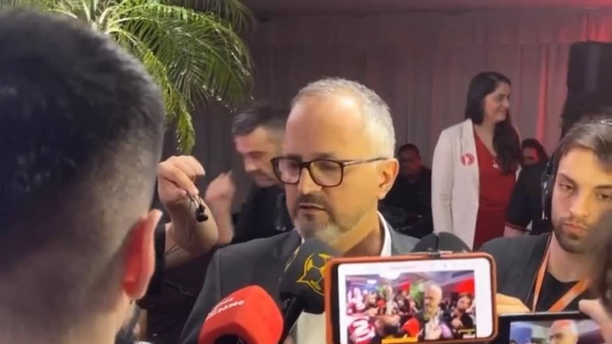 Melo se diz aberto a debater permanência de Coudet no Inter com Barcellos