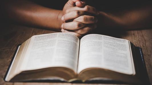 Membros da igreja católica estão envolvidos em processo