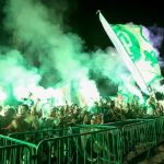 Membros da organizada do Palmeiras picham muros do Allianz Parque em protesto