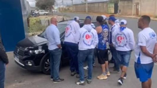 Membros da Organizada foram até a Toca da Raposa II nessa sexta (21)