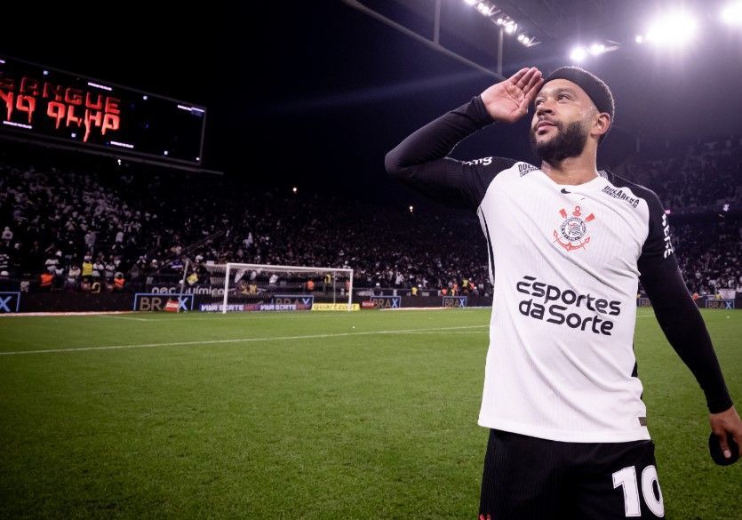 Memphis Depay segue no Corinthians? Holandês é cobiçado por europeus, diz jornalista