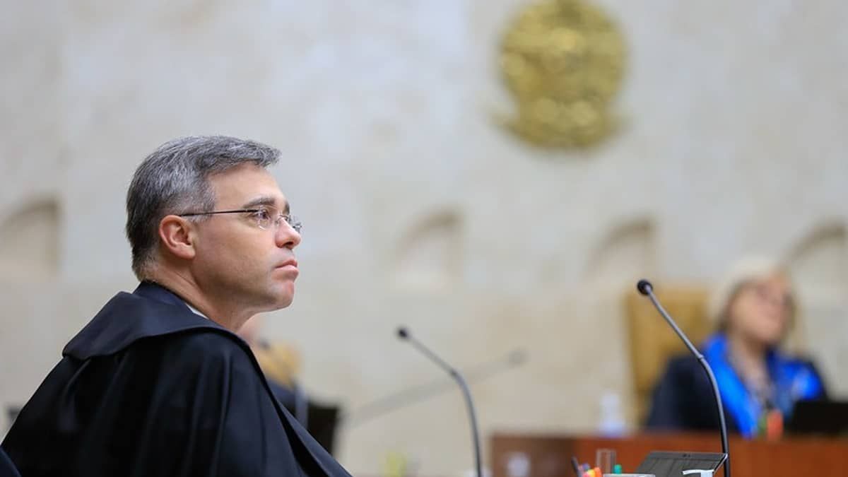 STF suspende todas as ações que tratam sobre tributação do terço de férias