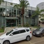 Trave de gol cai sobre criança em escola de SC e menina perde pâncreas e parte do braço