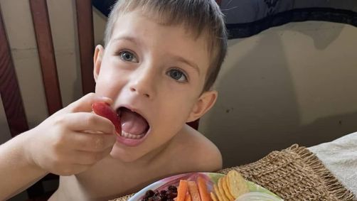 Menino tem quatros anos; colegas não foram na festa após saberem que ele é vegano